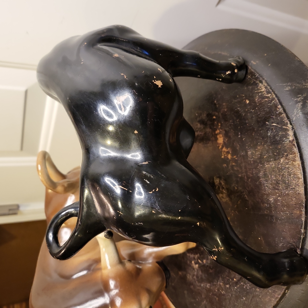 Mid Century Modern Pair of Ceramic Bulls Black and Brown - Picture 3 of 16